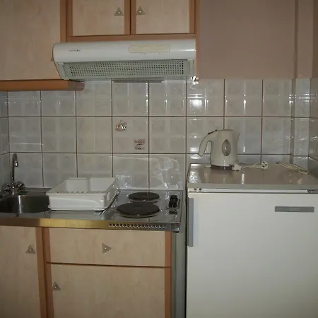 Ramona لورداهاتا